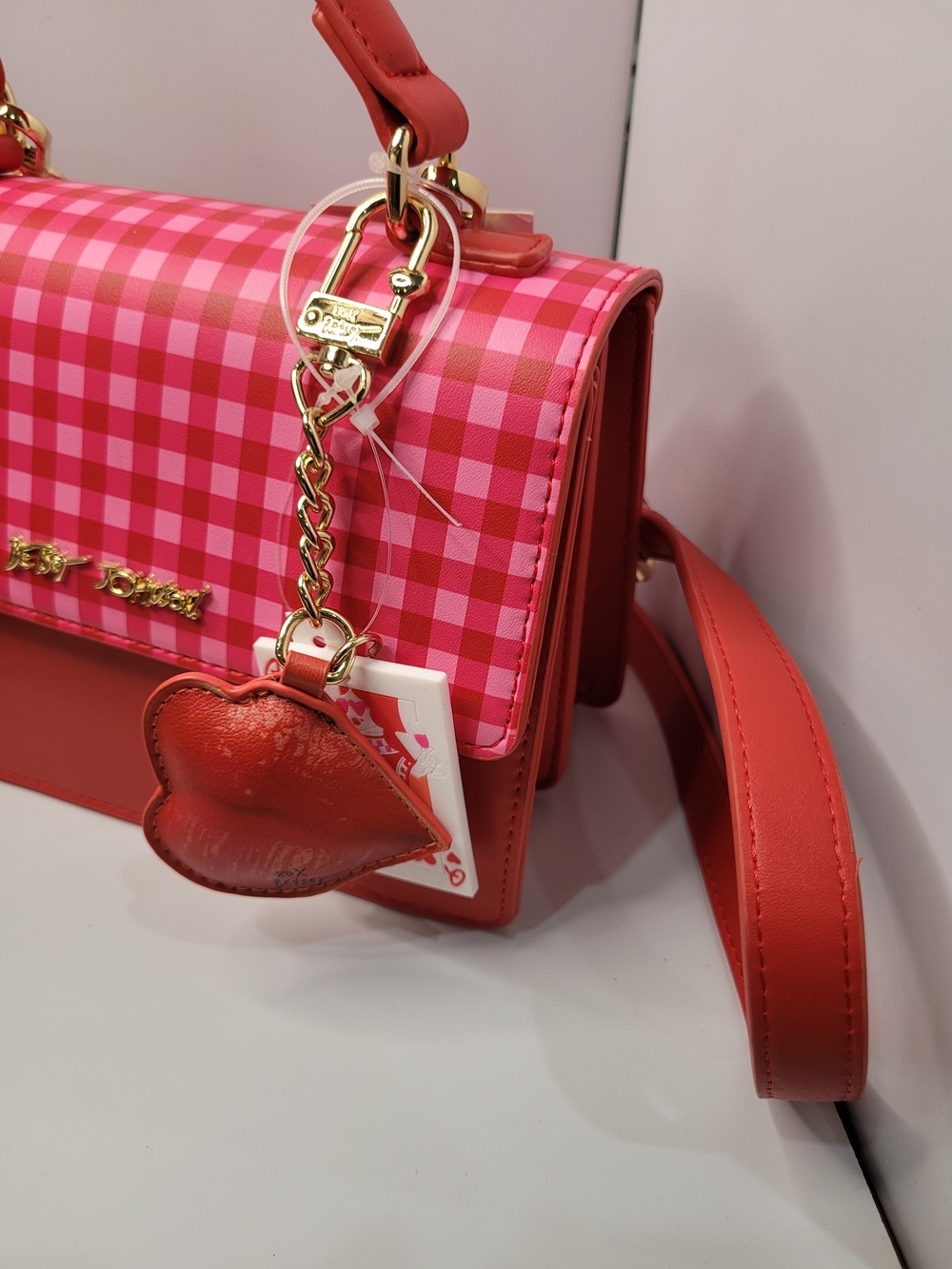 👉✨️Betsey Johnson Red/Pink Queen Of Hearts Gingham Top-Handle Crossbody Bag - Picture 3 of 5